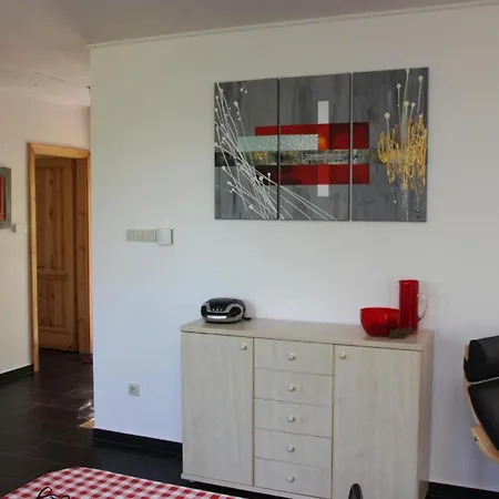 Haus Mit Grossem Garten, Terrasse Und Balkon Szolad