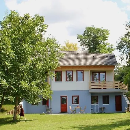 Haus Mit Grossem Garten, Terrasse Und Balkon * Szolad